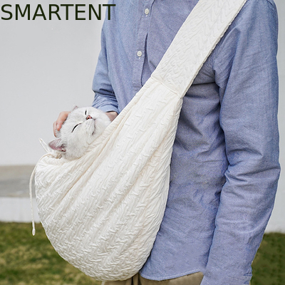 Schattige Benodigdheden voor Huisdieren Witte Kleur Polyester Huisdier Schoudertas Winter Warm Uitgaan Crossbody Tas Zachte en Comfortabele Huisdierentas leverancier